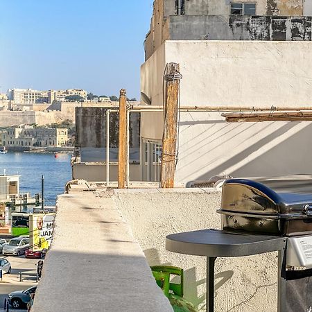 Seaview Sliema 30 Seconds To High Street & Ferry, 2X Double En-Suite Bedrooms, Modern Whole Traditional Townhouse, Kitchen, Living Area, & Roof Terrace Bagian luar foto