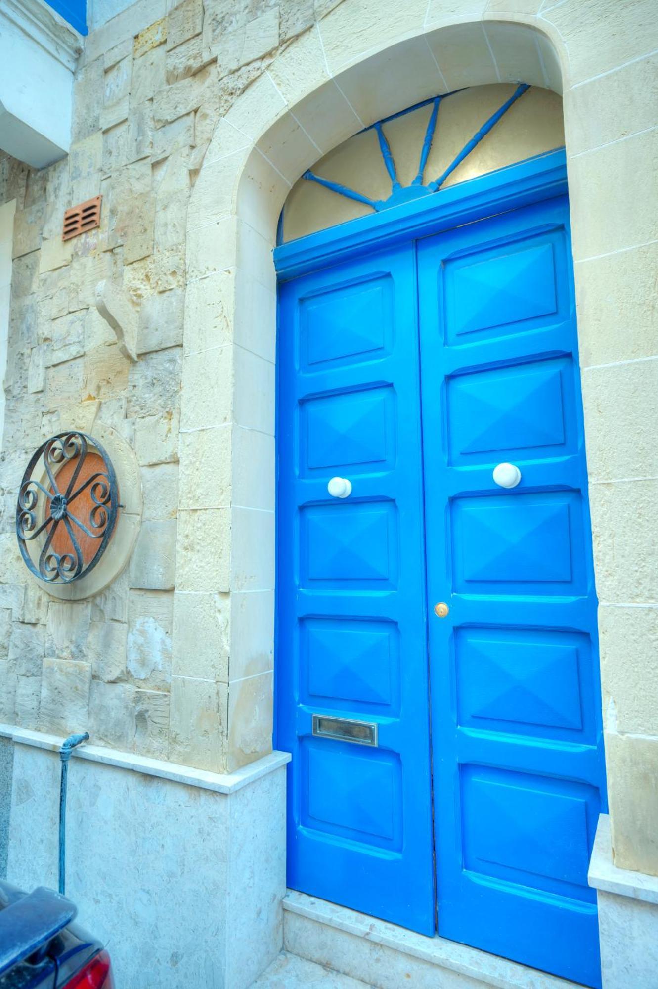 Seaview Sliema 30 Seconds To High Street & Ferry, 2X Double En-Suite Bedrooms, Modern Whole Traditional Townhouse, Kitchen, Living Area, & Roof Terrace Bagian luar foto