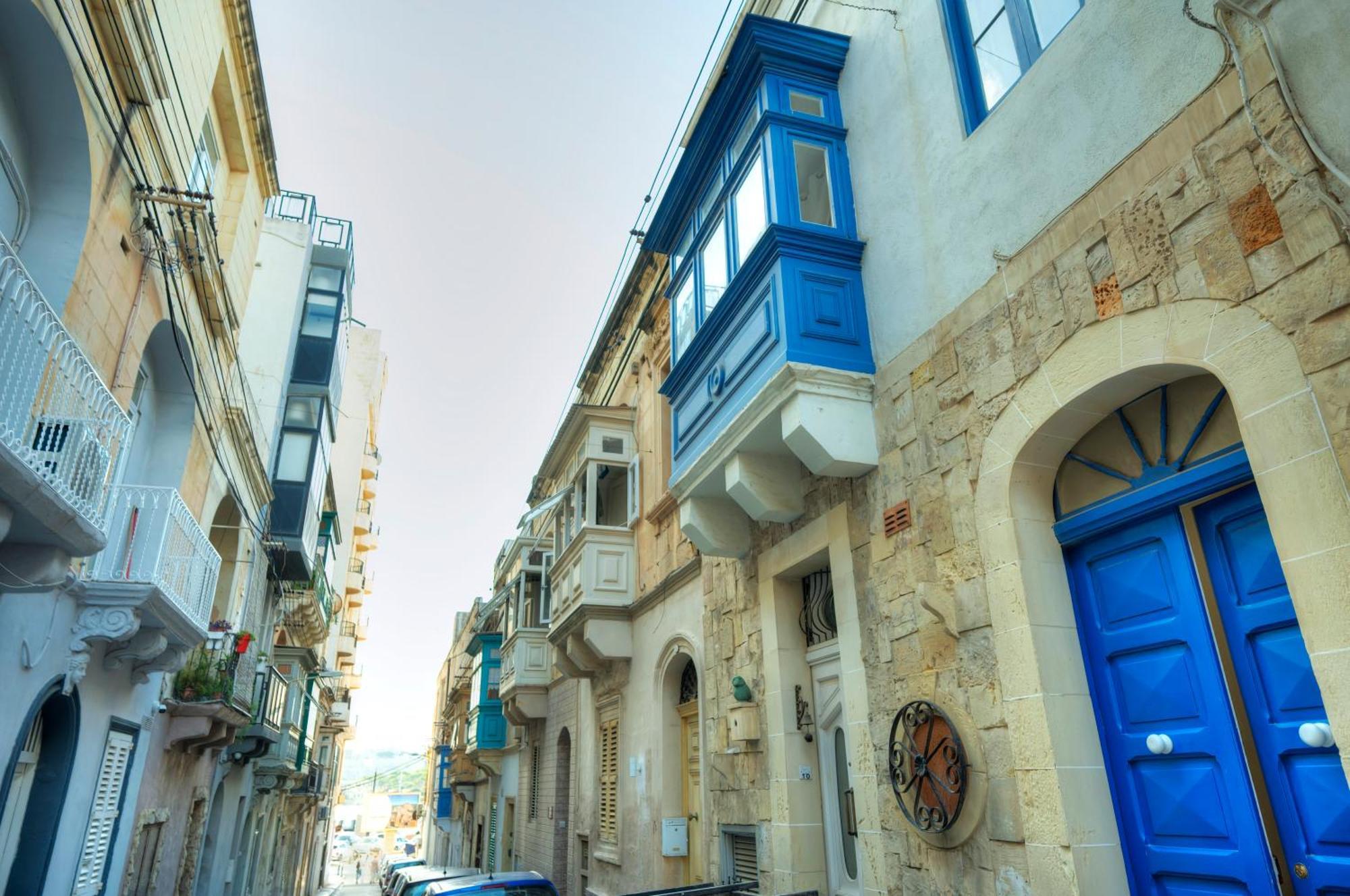 Seaview Sliema 30 Seconds To High Street & Ferry, 2X Double En-Suite Bedrooms, Modern Whole Traditional Townhouse, Kitchen, Living Area, & Roof Terrace Bagian luar foto