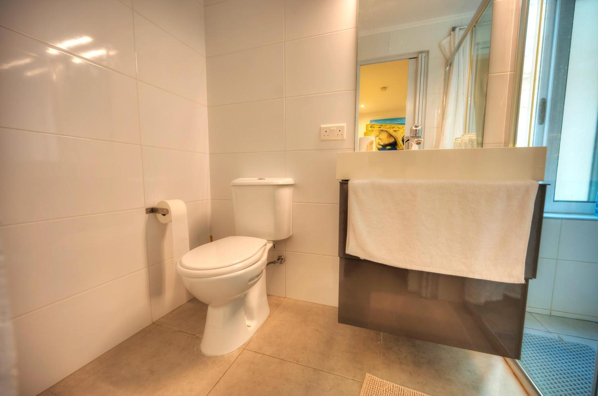 Seaview Sliema 30 Seconds To High Street & Ferry, 2X Double En-Suite Bedrooms, Modern Whole Traditional Townhouse, Kitchen, Living Area, & Roof Terrace Bagian luar foto