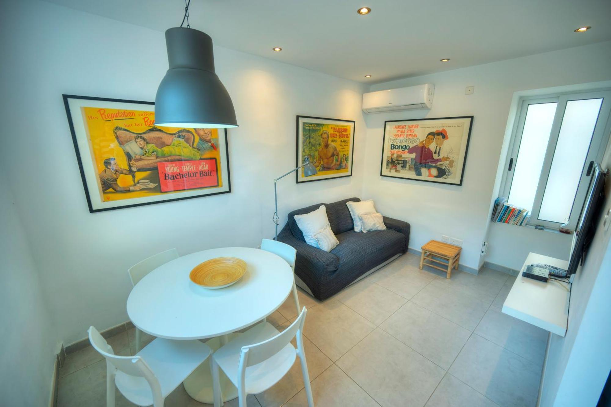 Seaview Sliema 30 Seconds To High Street & Ferry, 2X Double En-Suite Bedrooms, Modern Whole Traditional Townhouse, Kitchen, Living Area, & Roof Terrace Bagian luar foto