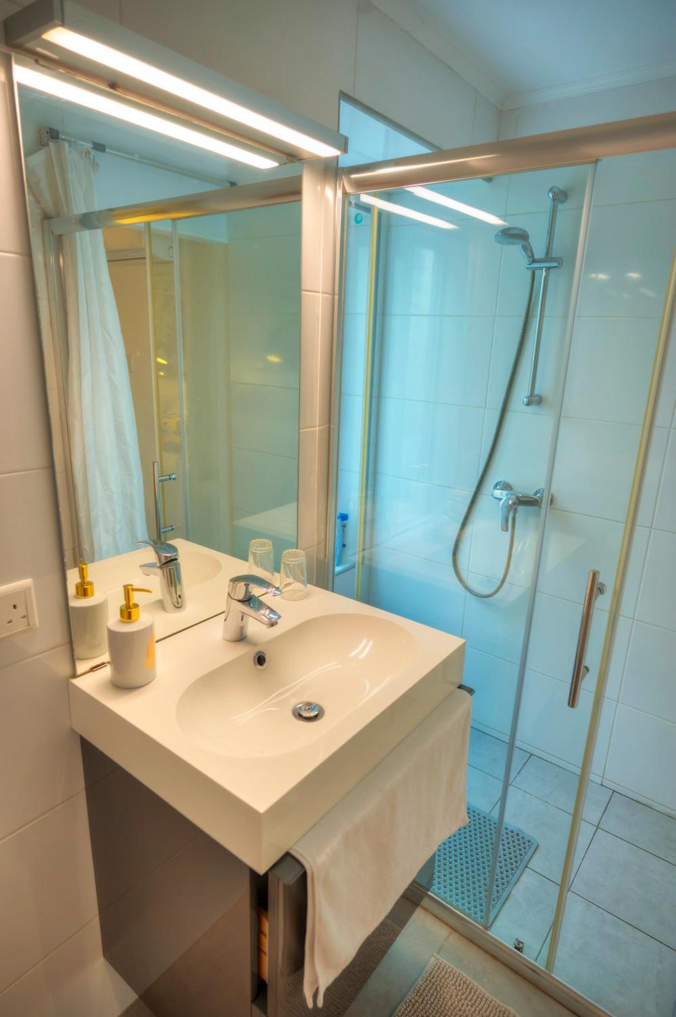 Seaview Sliema 30 Seconds To High Street & Ferry, 2X Double En-Suite Bedrooms, Modern Whole Traditional Townhouse, Kitchen, Living Area, & Roof Terrace Bagian luar foto