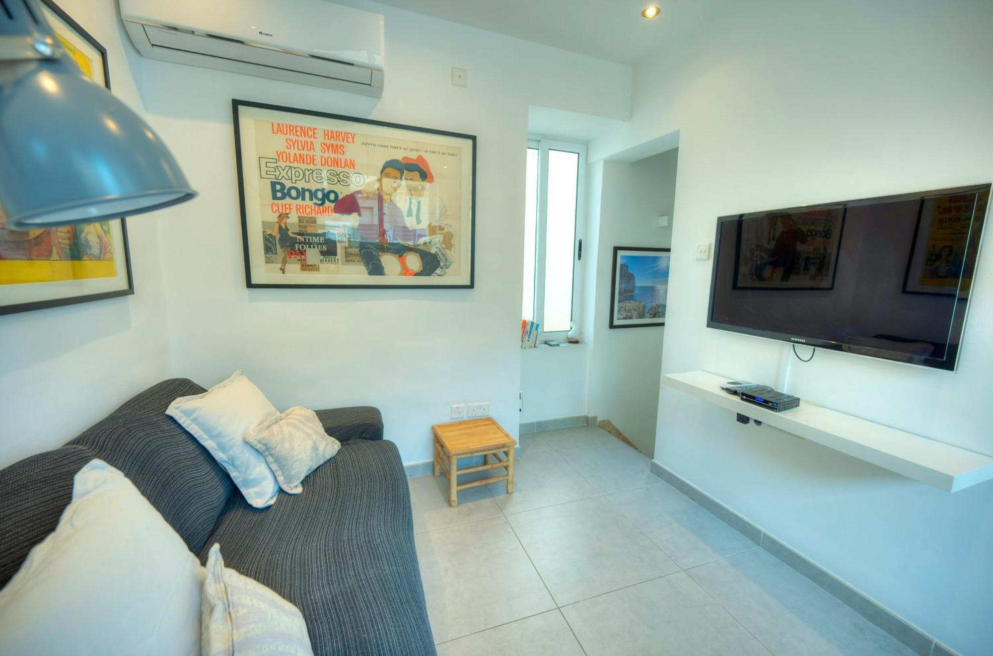Seaview Sliema 30 Seconds To High Street & Ferry, 2X Double En-Suite Bedrooms, Modern Whole Traditional Townhouse, Kitchen, Living Area, & Roof Terrace Bagian luar foto