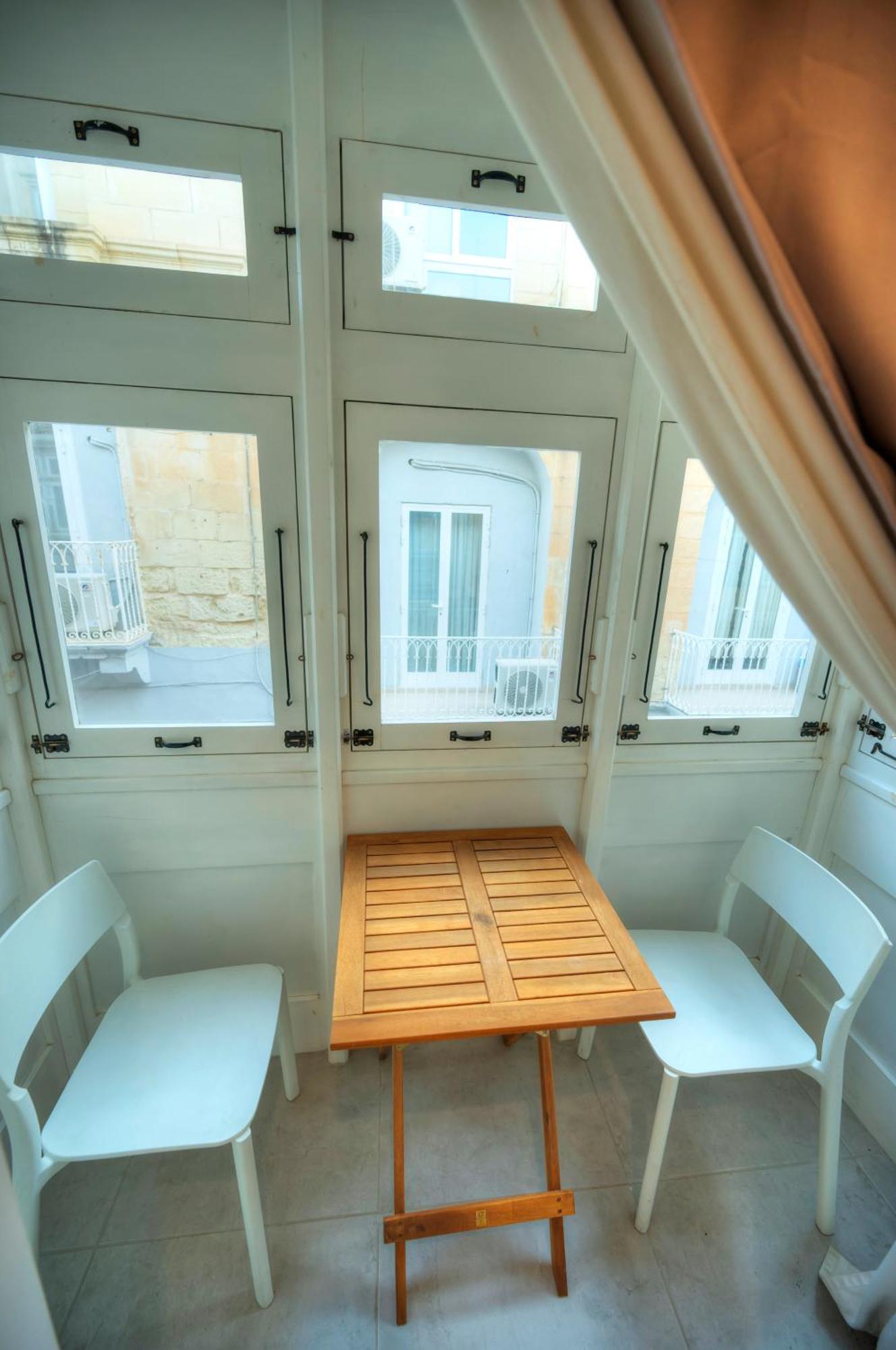 Seaview Sliema 30 Seconds To High Street & Ferry, 2X Double En-Suite Bedrooms, Modern Whole Traditional Townhouse, Kitchen, Living Area, & Roof Terrace Bagian luar foto